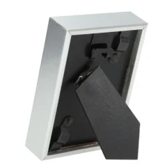 Kleiner Mini-Bilderrahmen mit Schriftzug, Rückseite mit Standfuß und Aufhängung