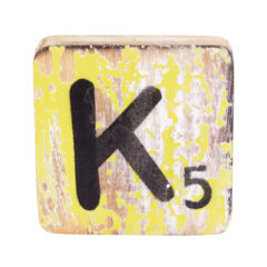 Wörterpuzzle - Holztafeln mit Buchstaben, Zeichen, Symbolen - K