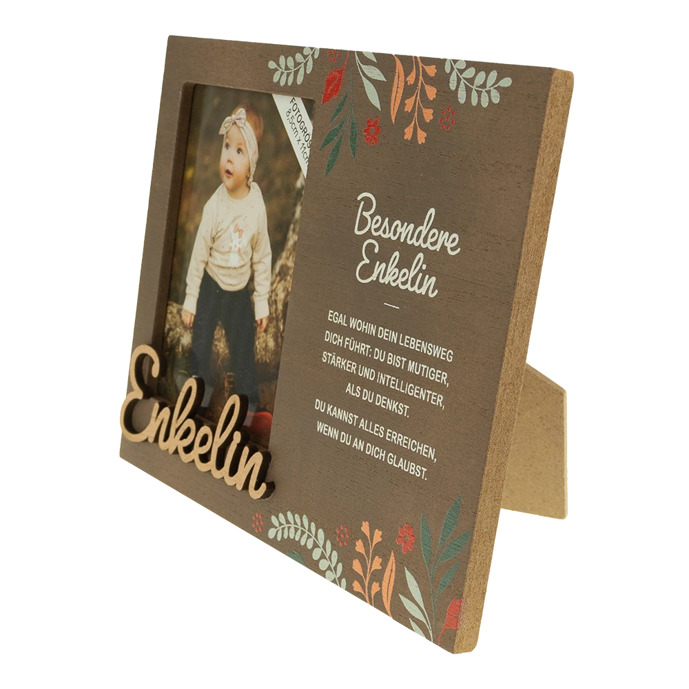 Zeigt den dunklen, personalisierten Bilderrahmen mit Aufsteller leicht von der Seite