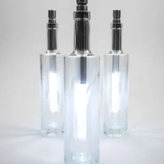 dimmbare LED Flaschenlampe - 15/40 lm - Weiß - gezeigt in Flaschen