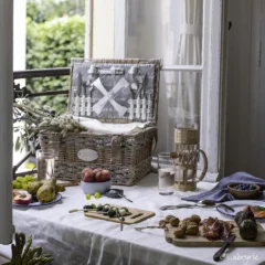 Zeigt den Picknickkorb