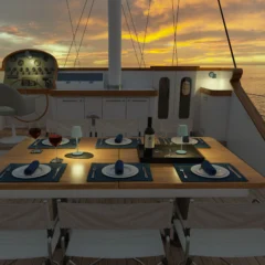 Tischleuchte PORTOFINO mit Akku by Sompex - magnetisch & schwenkbarer Kopf - Moodbild mit einem Segelbot im Abendlicht