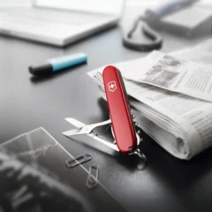 Victorinox - Schweizer Taschenmesser Compact, Mood-Bild Schreibtisch