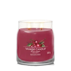 Yankee Candle Duftkerze - Black Cherry, Medium Glas mit brennenden Dochten