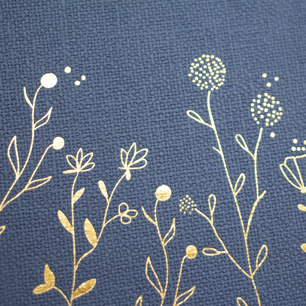 Terminplaner "Blumen" 2026 im Leinenlook - Grafik Werkstatt, Cover im Detail, Goldveredelung