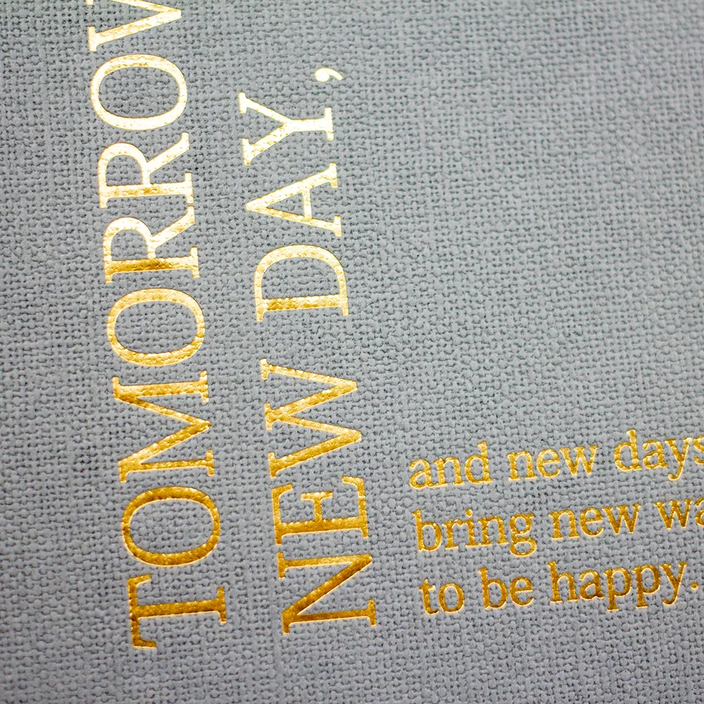 Terminplaner "New Day" 2026 im Leinenlook - Grafik Werkstatt, Cover im Detail, Goldveredelung