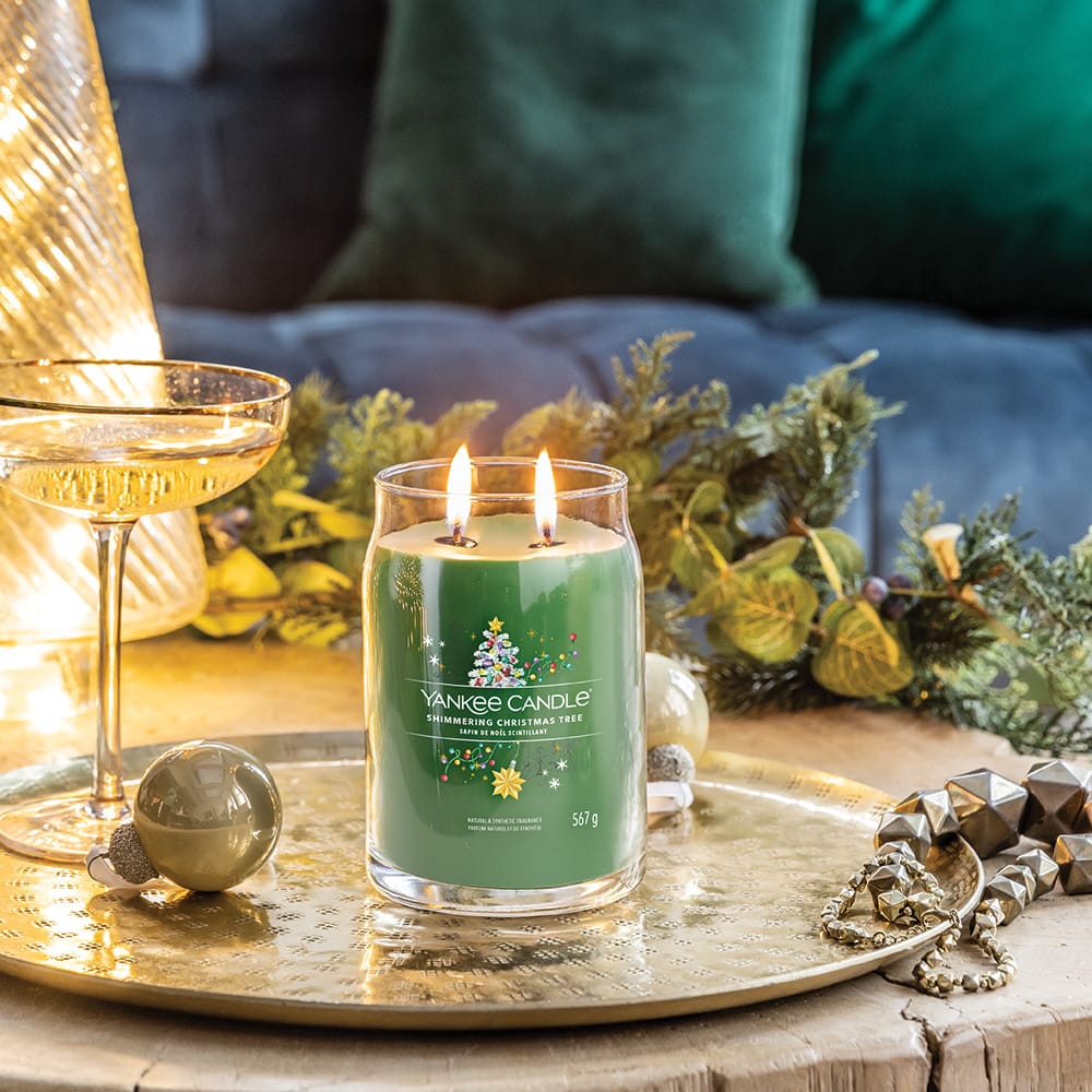 Yankee Candle Duftkerze - Christmas Tree, großes Glas - Moodshot, Wohnzimmertisch