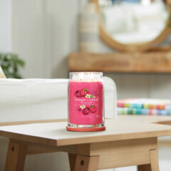 Yankee Candle Duftkerze - Red Raspberry, großes Glas - Moodshot